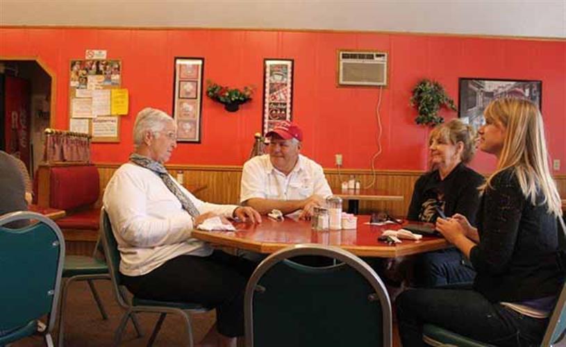 Spuds Cafe: customers