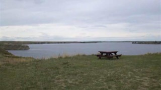 Fresno Reservoir Tailwater Fishing Access Site: reservoir picnic table