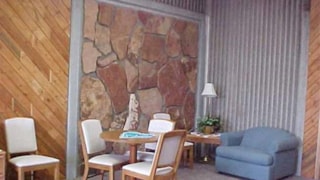 Best Resting Great Falls Inn: Lobby w/table & chairs