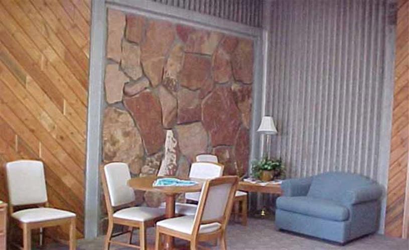 Best Resting Great Falls Inn: Lobby w/table & chairs