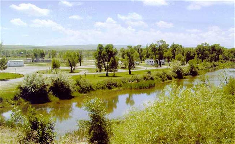 Chief Joseph Park: scenery along river
