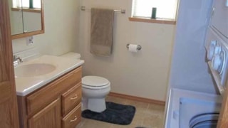 Best Place on the Missouri River: bath/laundry room