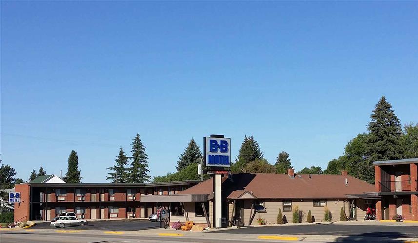 B & B Motel: 