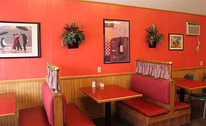 Spuds Cafe: booths