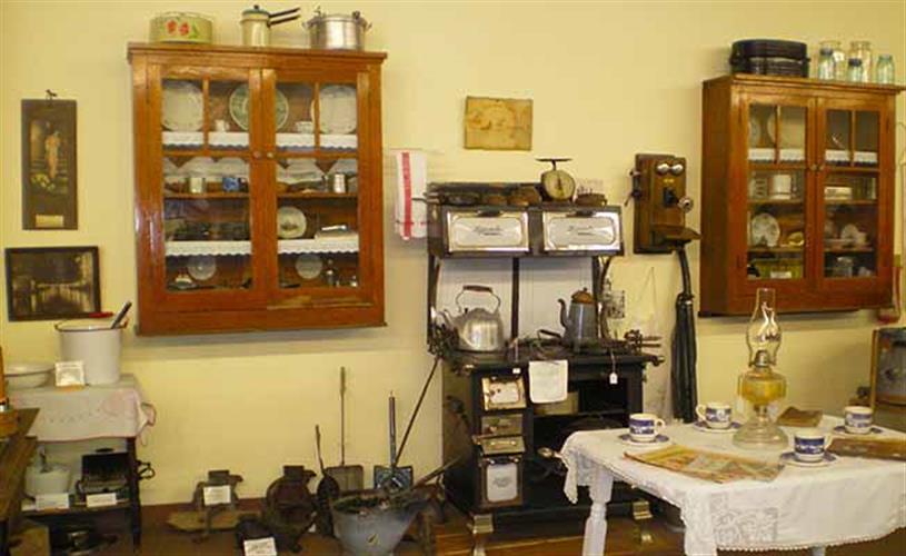 Central Montana Museum: kitchen exhibit
