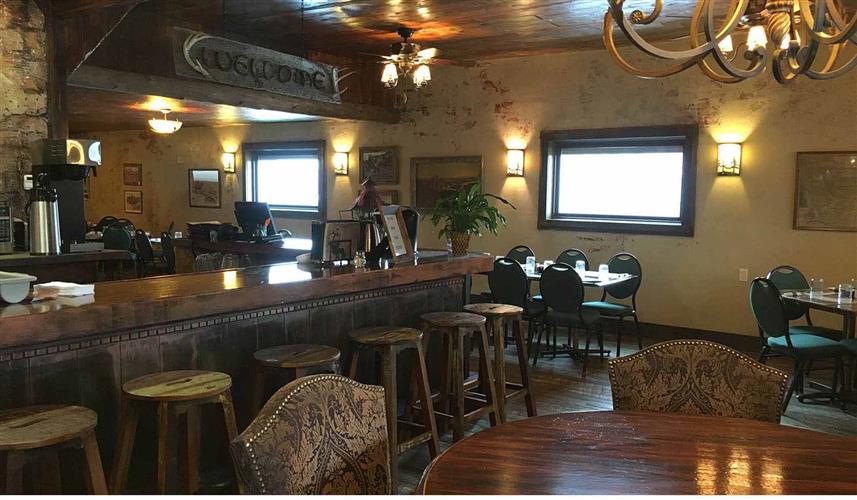 Dupuyer's Buffalo Joe's Eatery & Saloon: 