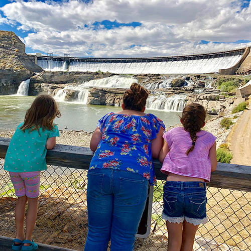 Children viewing Ryan Dam