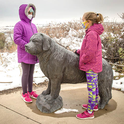 Children at Seaman statue at Lewis and Clark Interpretive Center