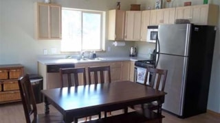 Best Place on the Missouri River: kitchen