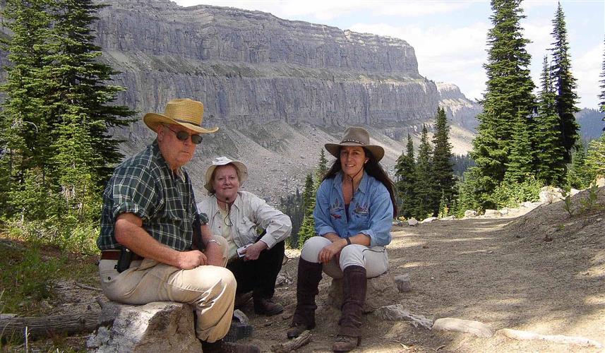 A Lazy H Outfitters: 