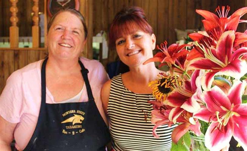 Family Affair Restaurant: Carla and Linda