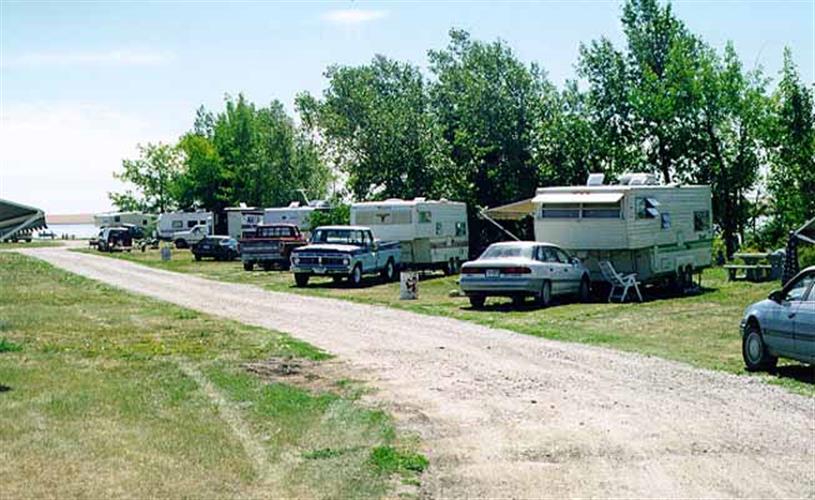 Lake Frances: trailer and tent camp sites