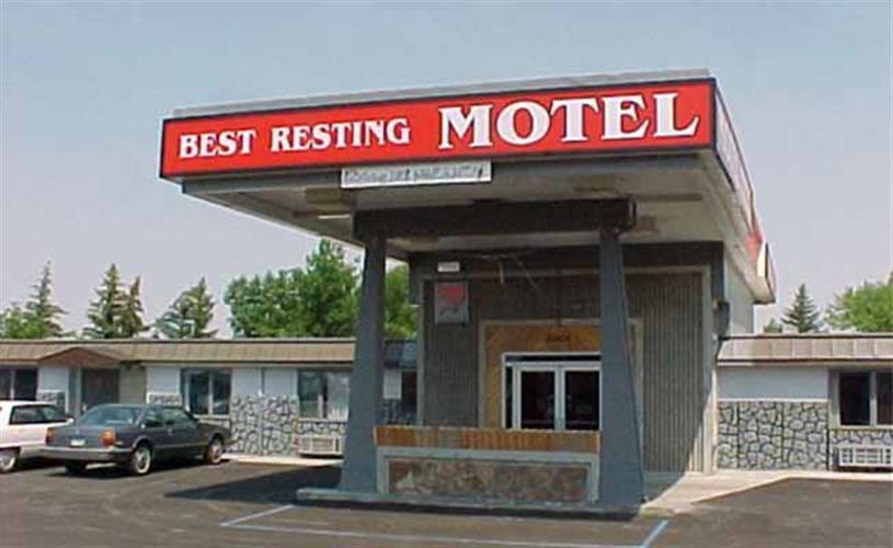 Best Resting Great Falls Inn: Front Red Sign