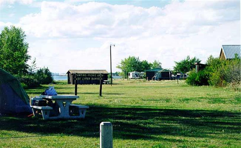 Lake Frances: Bathrooms and playground near picnic area
