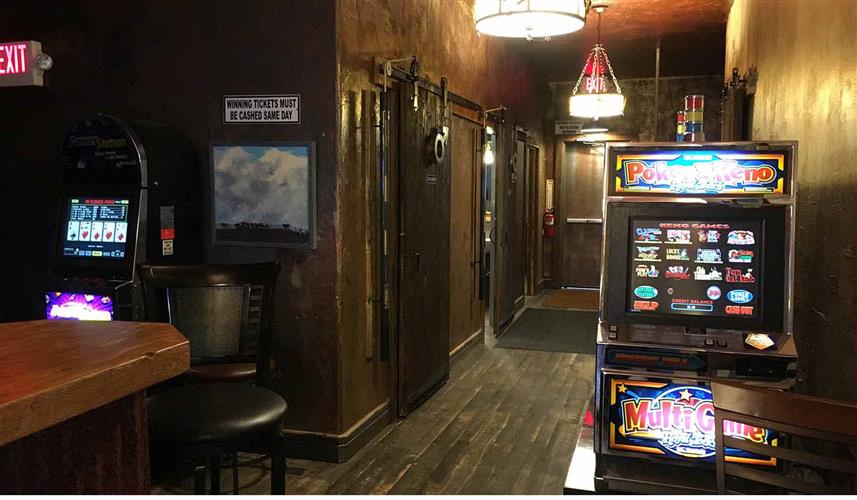 Dupuyer's Buffalo Joe's Eatery & Saloon: 