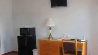 Bear Paw Motel: guest room